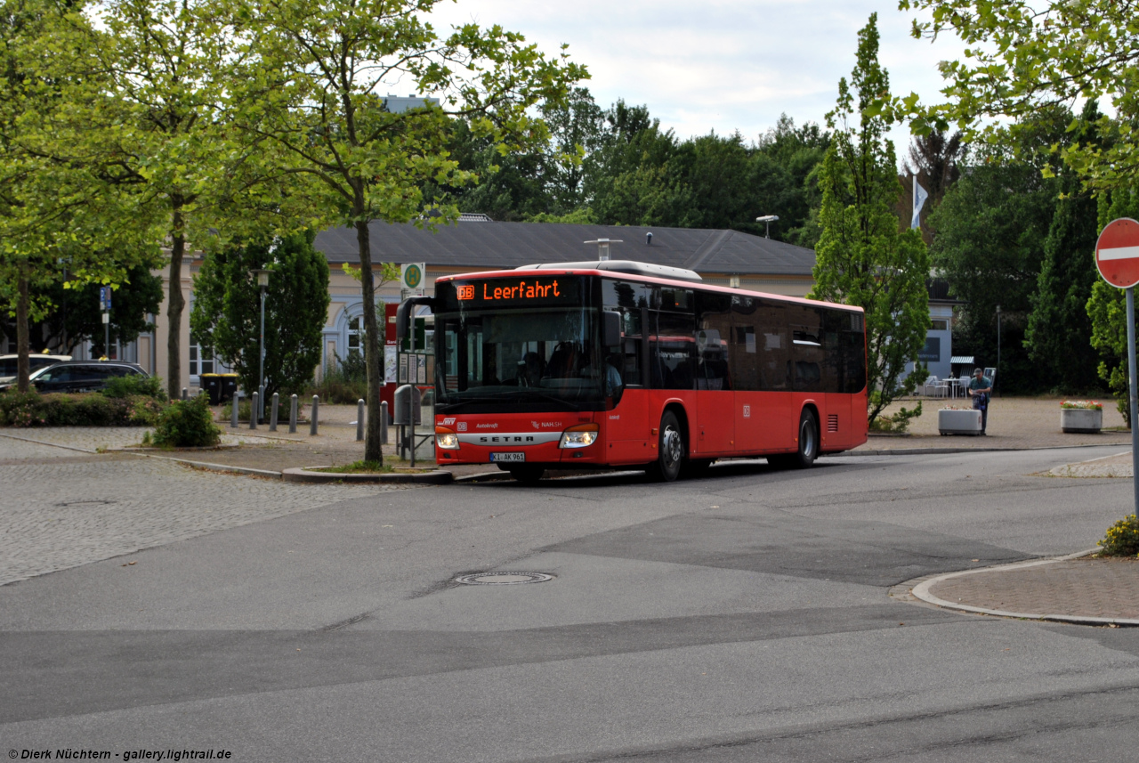 08008 (KI AK 961) Neustadt i. H. ZOB / Bf.