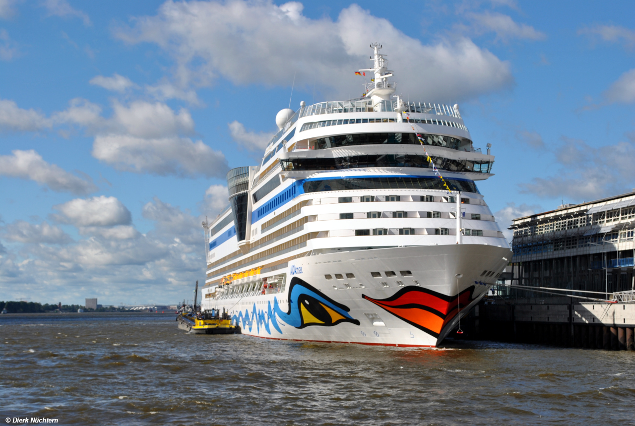 AIDAmar am Cruise-Center HH-Altona