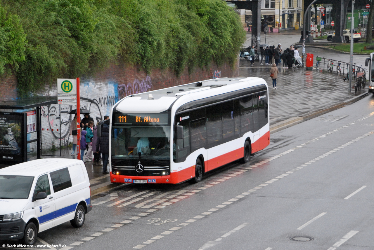 2340 (HH XB 2340) · (S)/[U] Landungsbrücken
