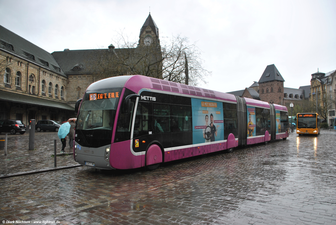 1302 (CS 671 YM) · Metz Gare