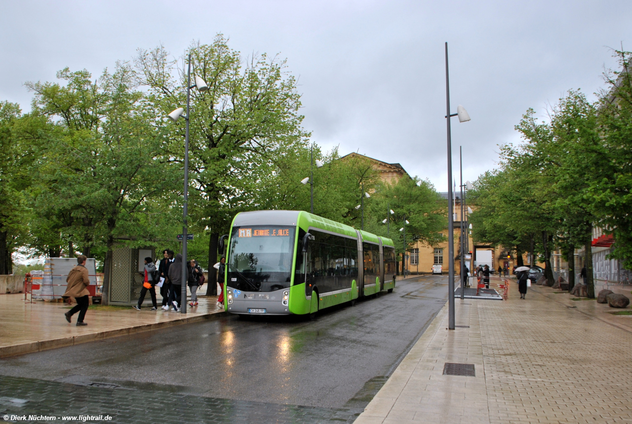 1320 (CV 246 YP) · République