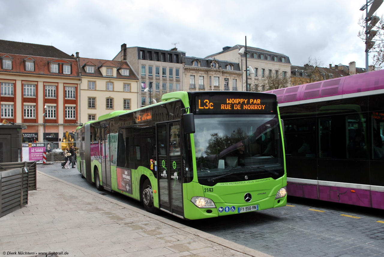 2143 (FY 956 RN) · République