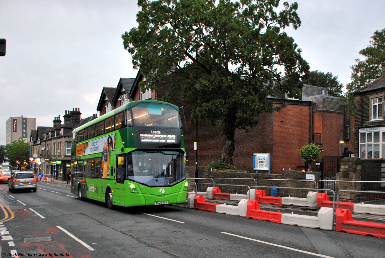 35907 (ML22 XLA) · Headingley Arndale -> St Michaels Church