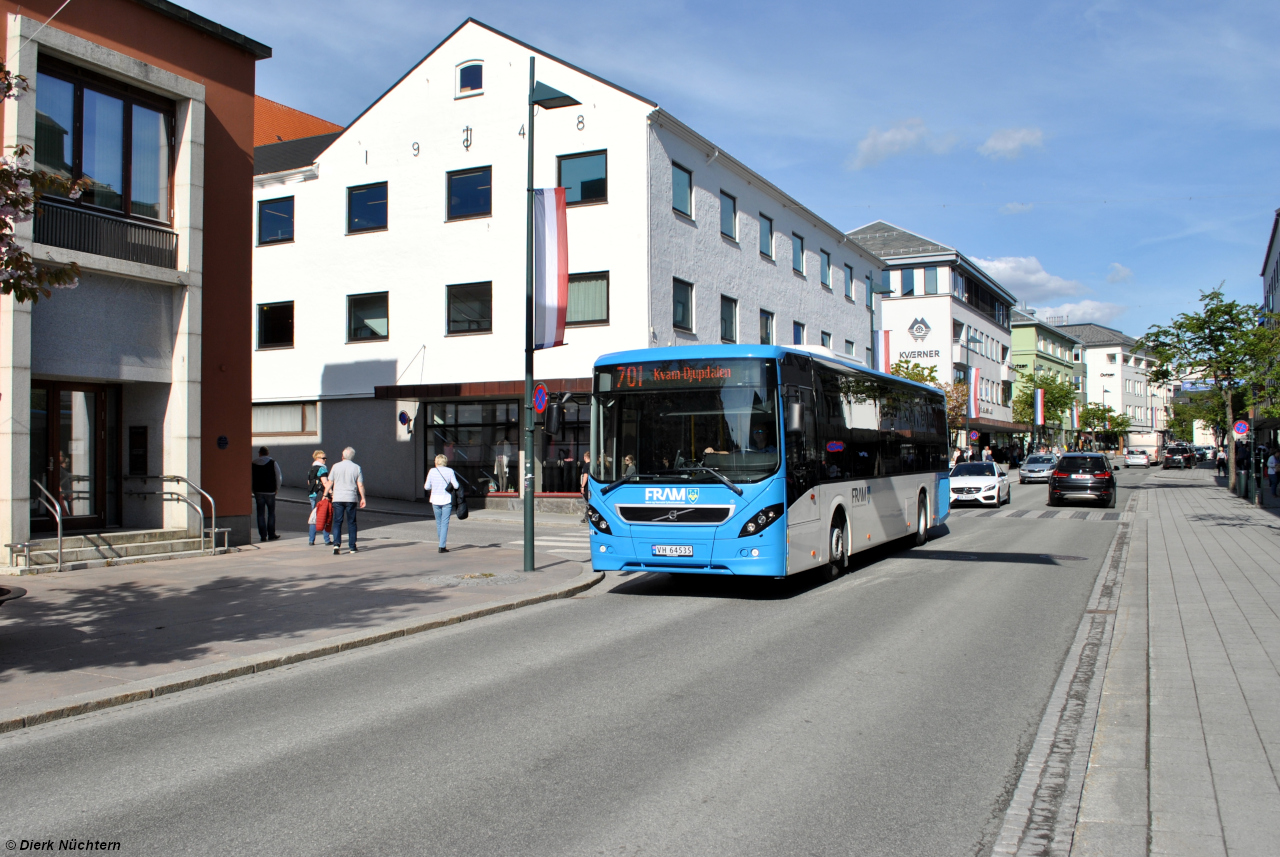 40601 (VH 64535) in der Storgata in Molde