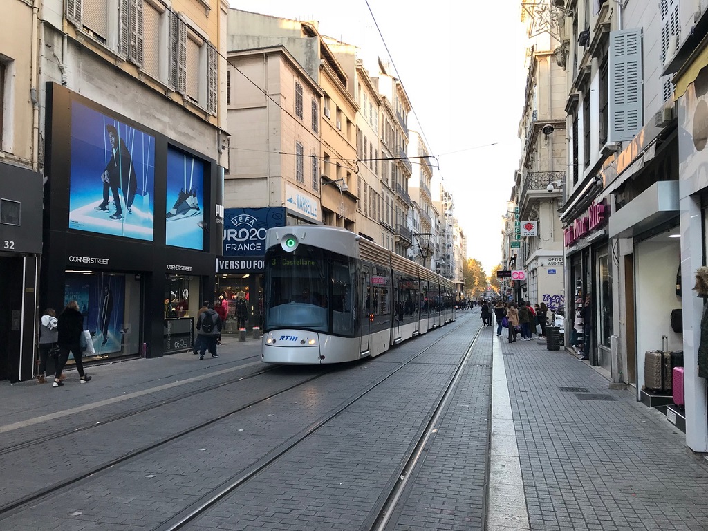 Tram in der Rue de Rome
