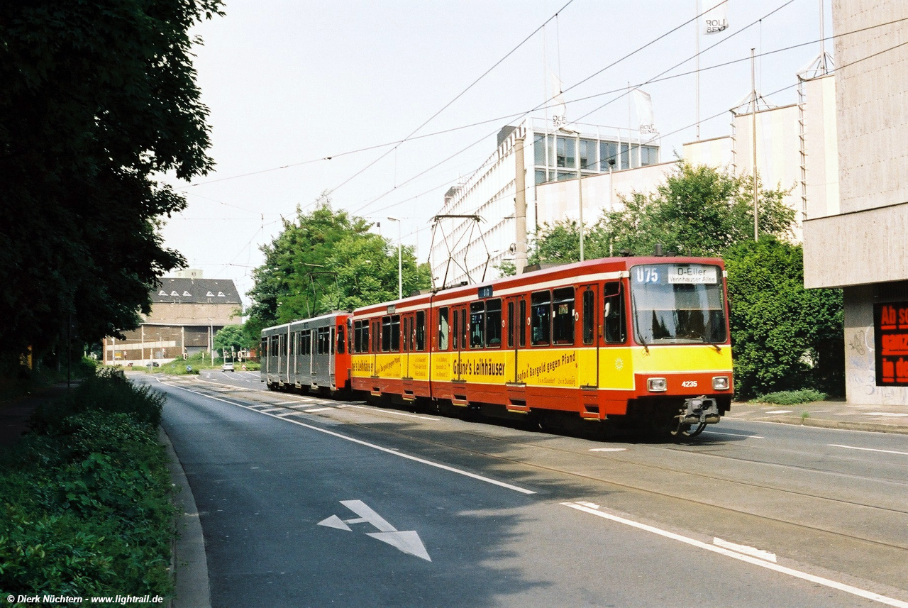 4235 Neuss, Theodor-Heuss-Platz