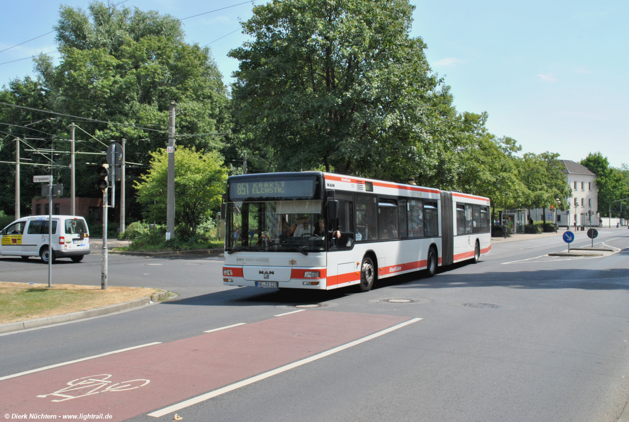 123 (NE ZS 123) · Stadthalle / Museum