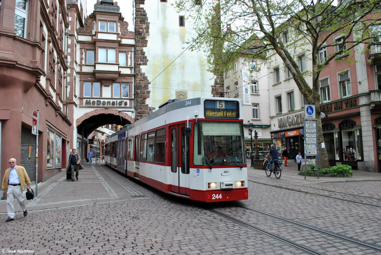 244 · Bertoldsbrunnen -> Holzmarkt