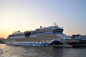 AIDAblu im Cruise-Center Hamburg-Altona