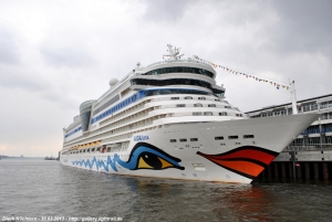 AIDAluna in Hamburg-Altona am Cruise-Center